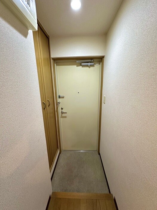 物件内観写真12　(玄関)