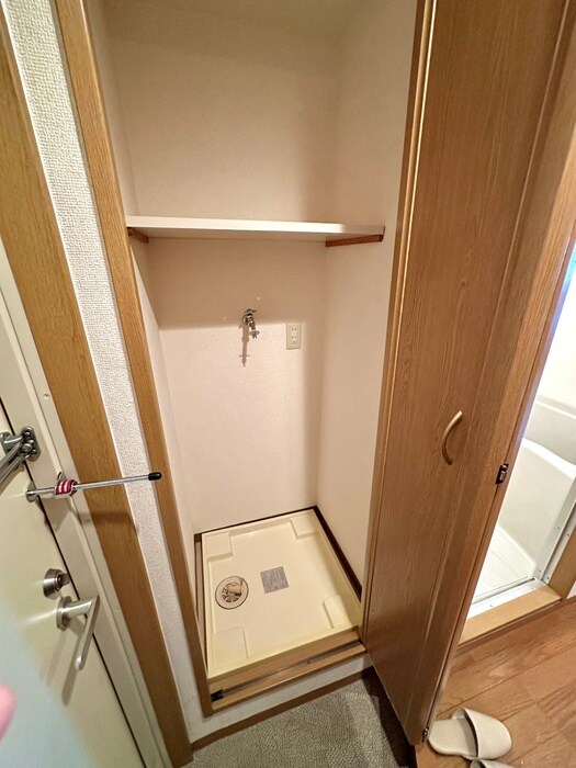 物件内観写真12　(洗濯機置場)