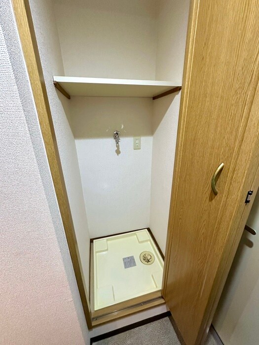 物件内観写真15　(洗濯機置場)