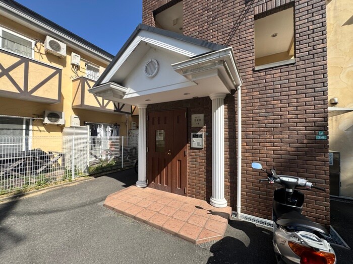 物件外観写真4　(エントランス部分)