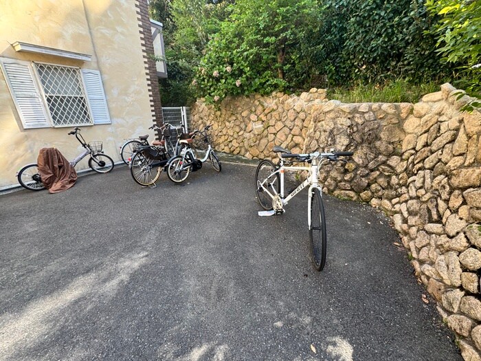 物件外観写真6　(駐輪場)