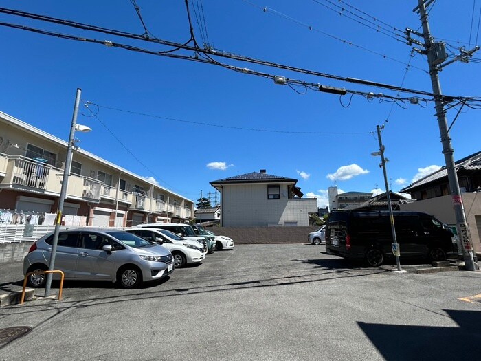 物件外観写真4　(駐車場)
