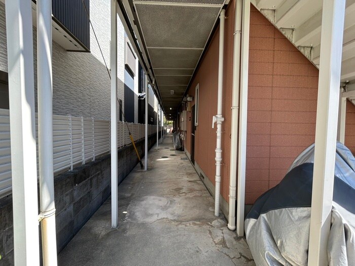 物件外観写真5　(エントランス部分)