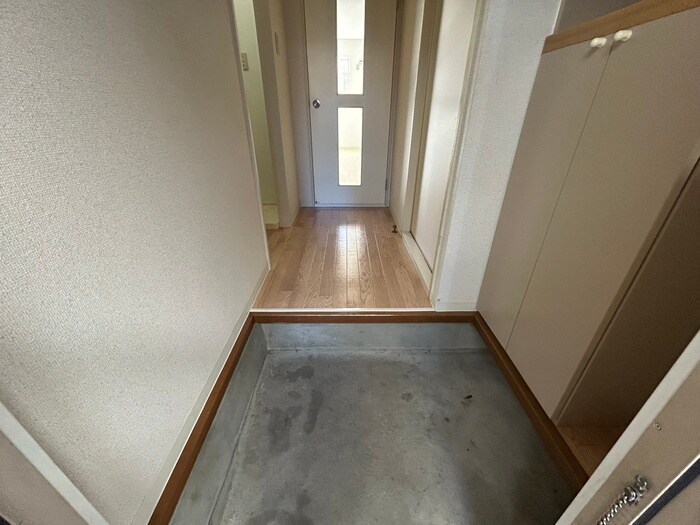 物件内観写真13　(玄関)