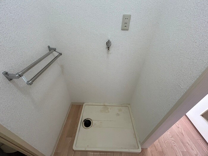 物件内観写真16　(洗濯機置場)