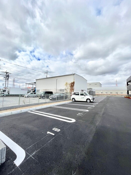 物件外観写真4　(駐車場)