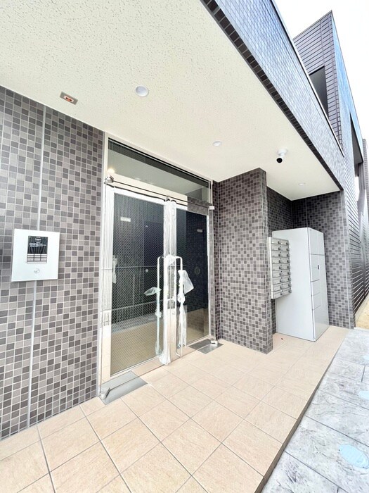 物件外観写真5　(エントランス部分)