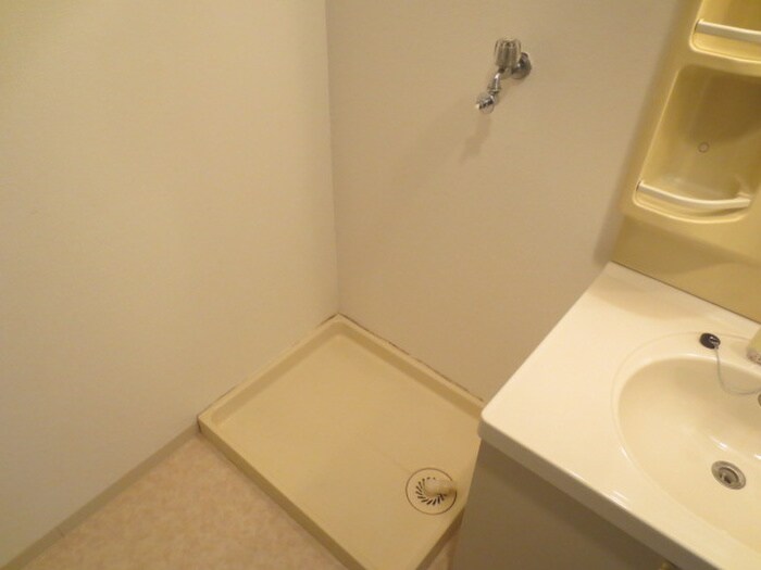 物件内観写真17　(洗濯機置場)