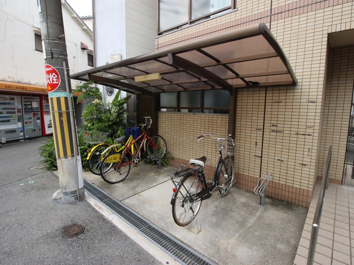 物件外観写真4　(駐輪場)