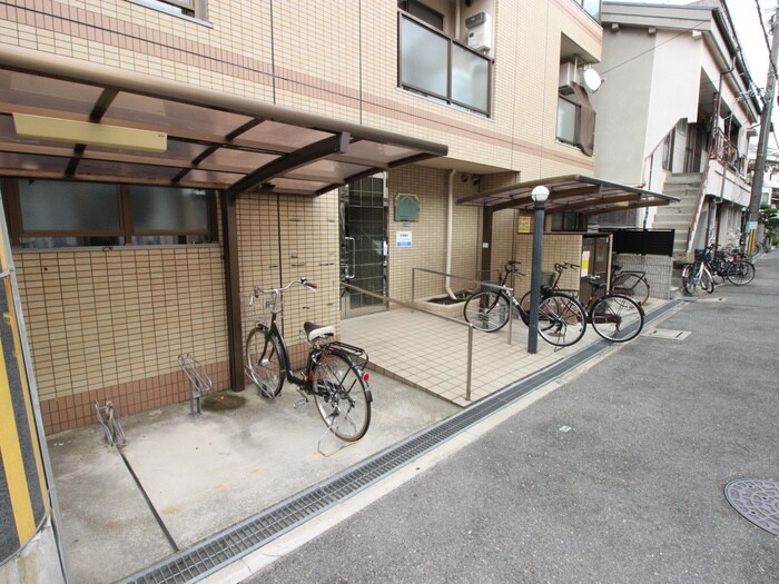 物件外観写真6　(エントランス部分)