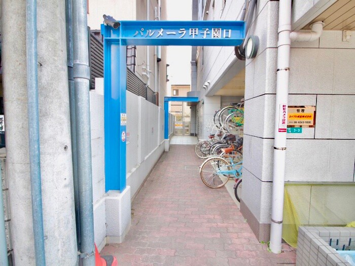 物件外観写真4　(エントランス部分)