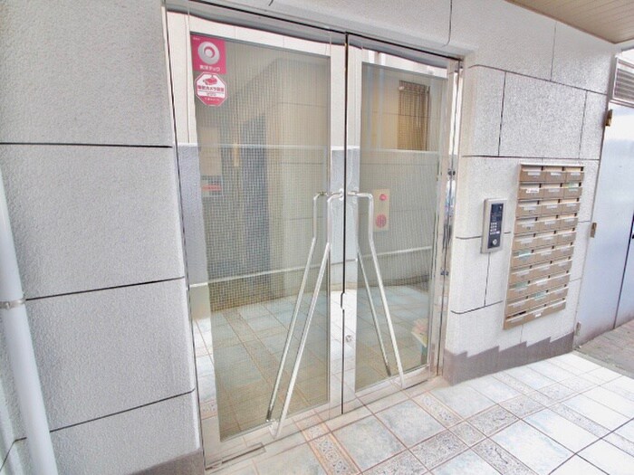 物件外観写真6　(エントランス部分)