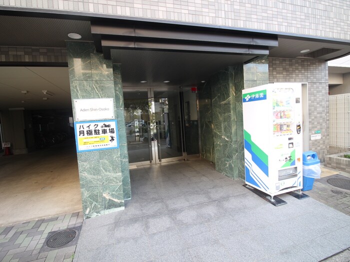 物件外観写真2　(エントランス部分)