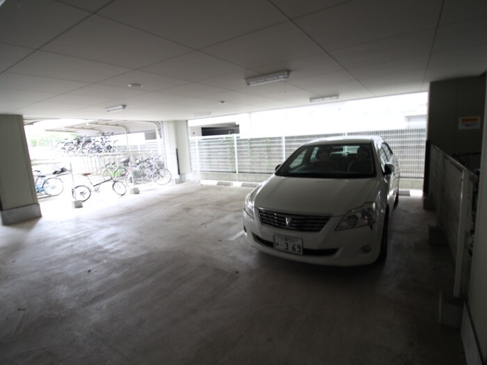 物件外観写真5　(駐車場)