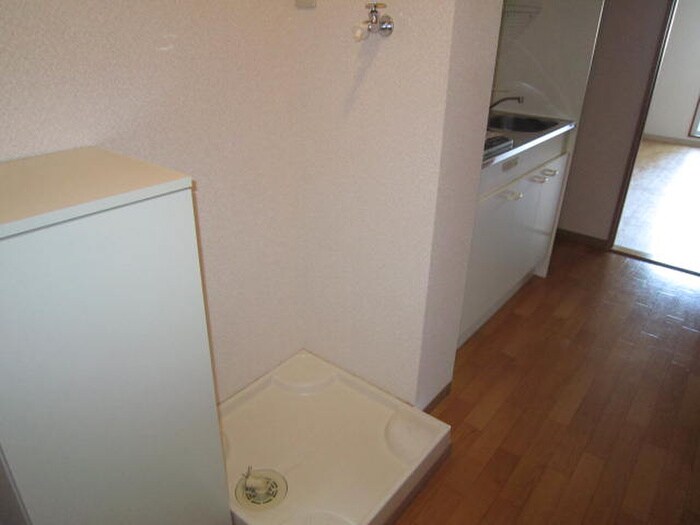 物件内観写真10　(洗濯機置場)