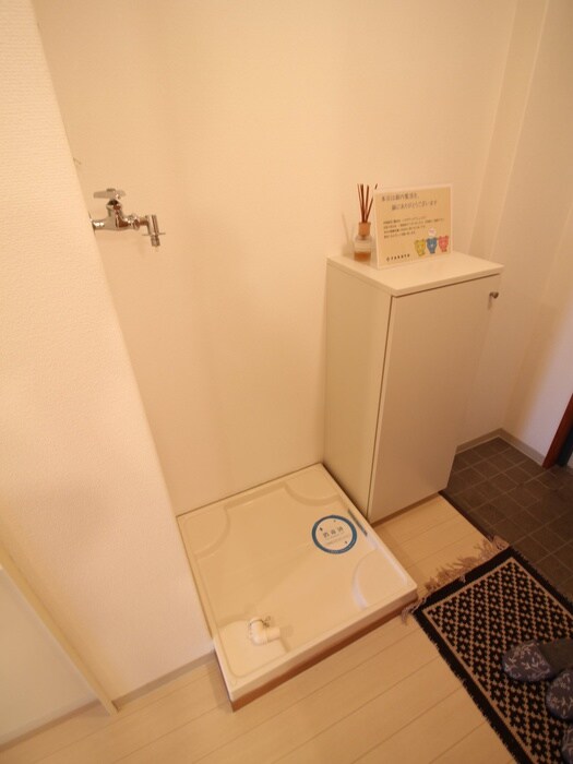 物件内観写真10　(洗濯機置場)