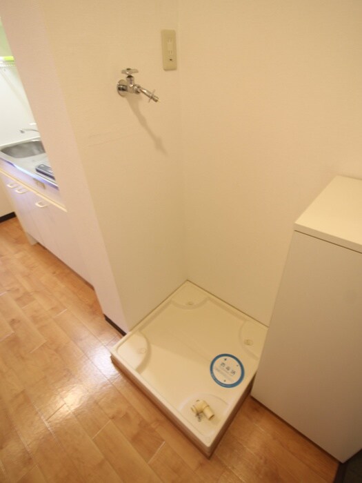 物件内観写真10　(洗濯機置場)