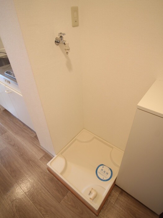 物件内観写真14　(洗濯機置場)