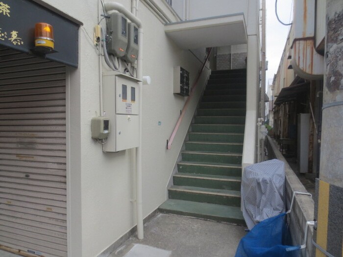 物件外観写真3　(エントランス部分)