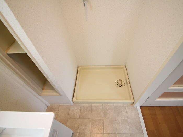 物件内観写真13　(洗濯機置場)