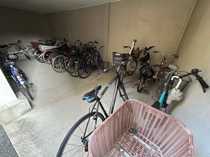 物件外観写真3　(駐輪場)