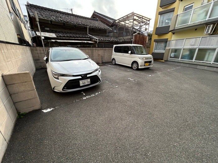 物件外観写真4　(駐車場)