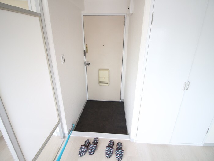 物件内観写真15　(玄関)
