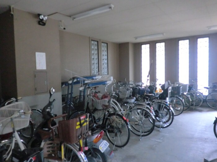 物件外観写真3　(駐輪場)