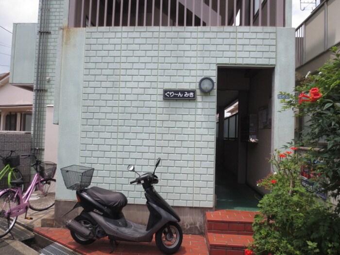 物件外観写真5　(エントランス部分)