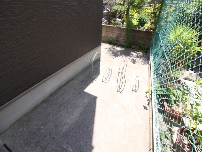 物件外観写真6　(駐車場)