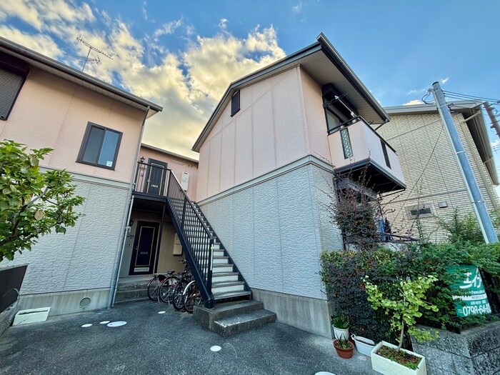 物件外観写真4　(エントランス部分)