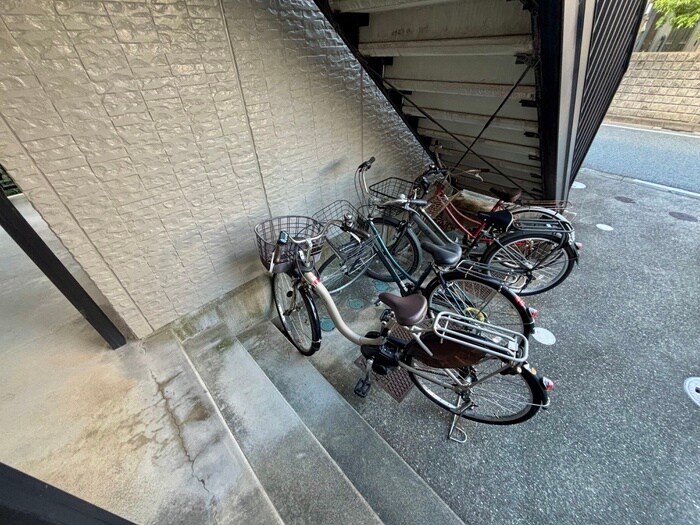 物件外観写真5　(駐輪場)