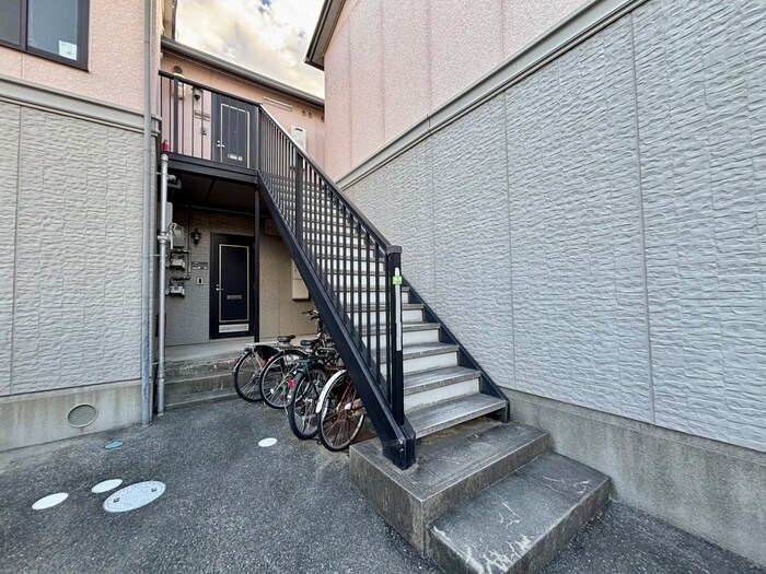 物件外観写真6　(エントランス部分)