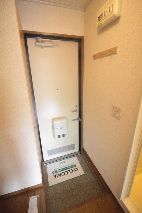 物件内観写真16　(玄関)