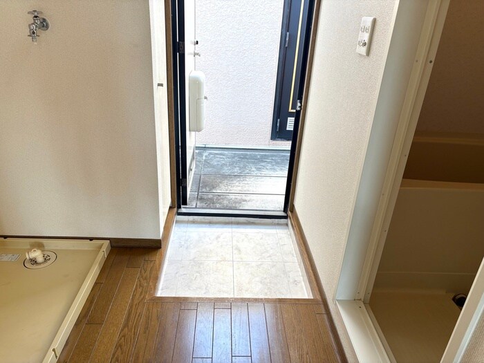 物件内観写真17　(玄関)