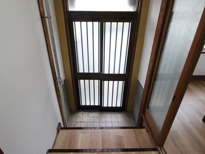 物件内観写真7　(玄関)