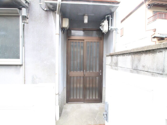 物件外観写真5　(エントランス部分)