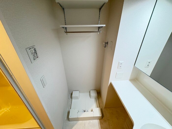 物件内観写真11　(洗濯機置場)