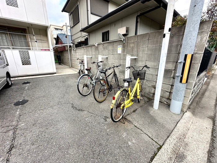 物件外観写真5　(駐輪場)