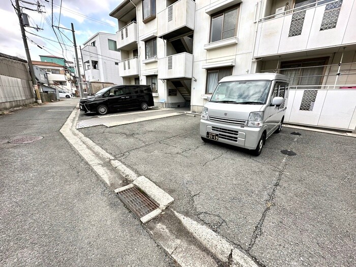 物件外観写真6　(駐車場)