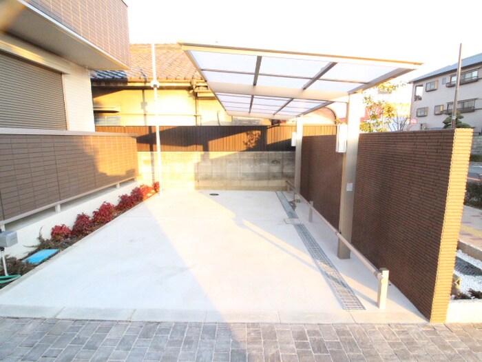 物件外観写真4　(駐輪場)