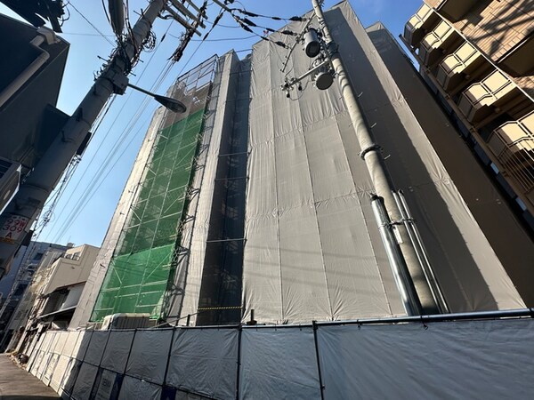 建築中