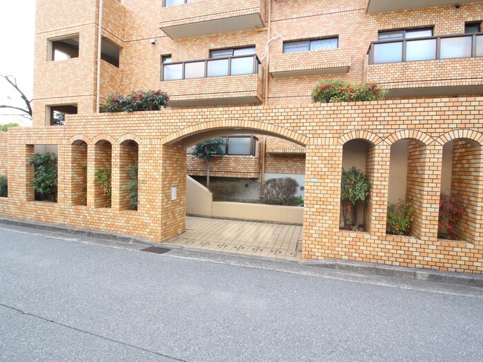 物件外観写真5　(エントランス部分)