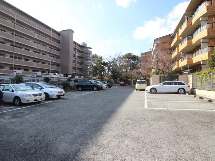 物件外観写真6　(駐車場)