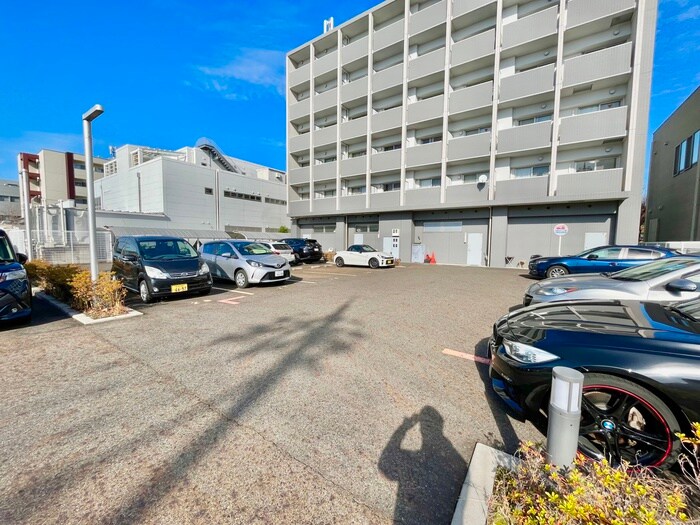 物件外観写真3　(駐車場)