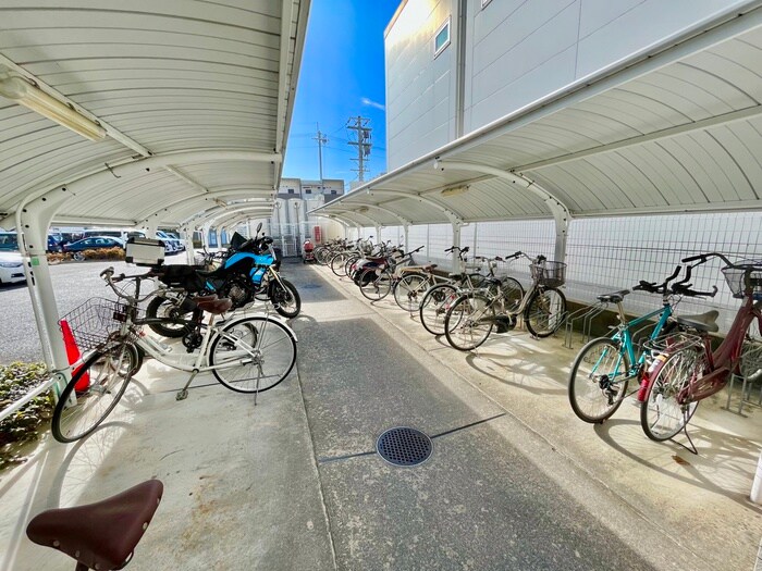 物件外観写真4　(駐輪場)