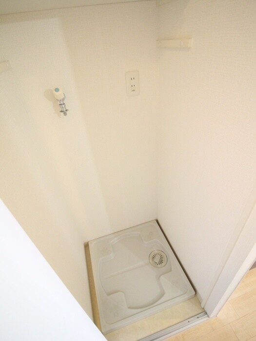 物件内観写真13　(洗濯機置場)