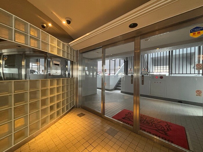 物件外観写真5　(エントランス部分)