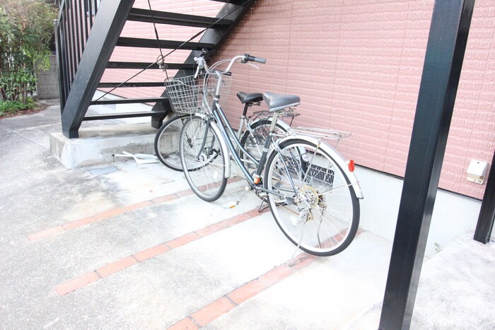 物件外観写真4　(駐輪場)