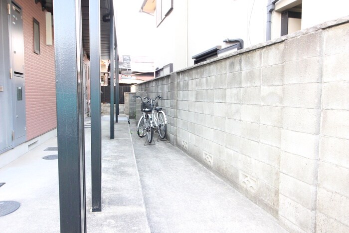 物件外観写真5　(駐輪場)